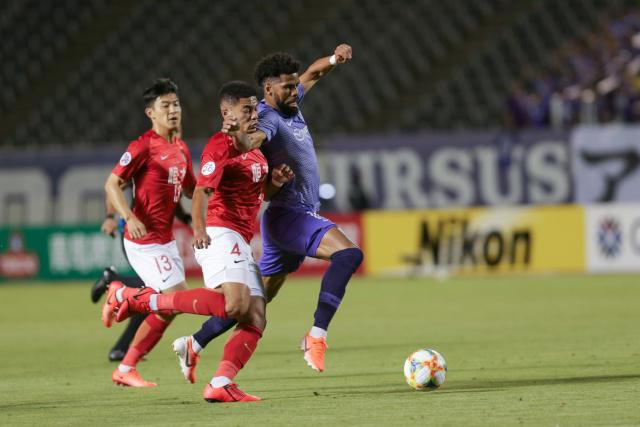 切尔西女足前锋科尔官宣自己与女友梅维斯已怀孕